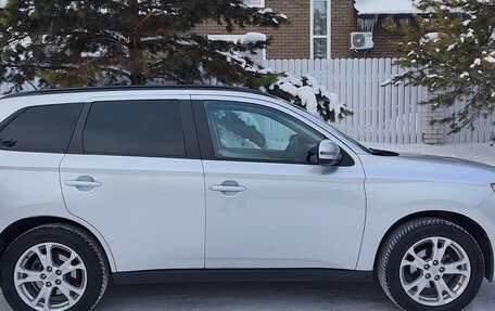 Mitsubishi Outlander III рестайлинг 3, 2013 год, 1 290 000 рублей, 18 фотография