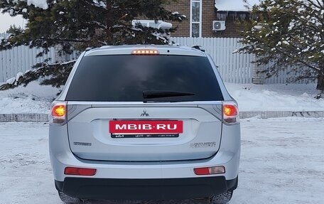 Mitsubishi Outlander III рестайлинг 3, 2013 год, 1 290 000 рублей, 19 фотография