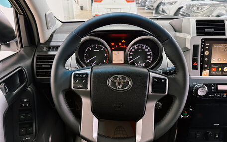 Toyota Land Cruiser Prado 150 рестайлинг 2, 2015 год, 3 800 000 рублей, 19 фотография