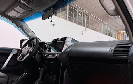 Toyota Land Cruiser Prado 150 рестайлинг 2, 2015 год, 3 800 000 рублей, 17 фотография