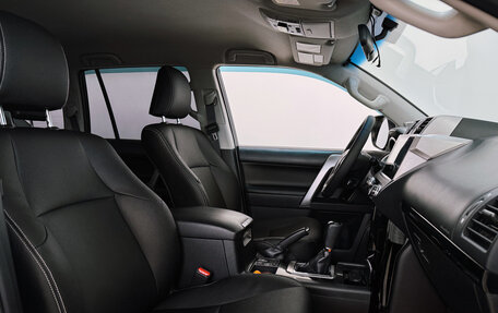 Toyota Land Cruiser Prado 150 рестайлинг 2, 2015 год, 3 800 000 рублей, 21 фотография