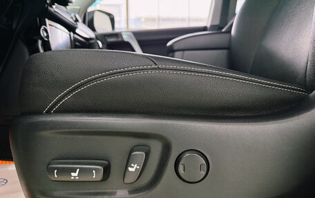 Toyota Land Cruiser Prado 150 рестайлинг 2, 2015 год, 3 800 000 рублей, 26 фотография