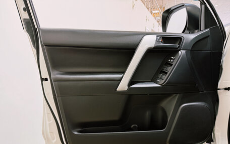 Toyota Land Cruiser Prado 150 рестайлинг 2, 2015 год, 3 800 000 рублей, 28 фотография