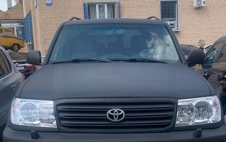 Toyota Land Cruiser 100 рестайлинг 2, 2005 год, 4 000 000 рублей, 1 фотография