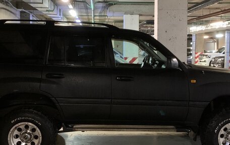 Toyota Land Cruiser 100 рестайлинг 2, 2005 год, 4 000 000 рублей, 2 фотография