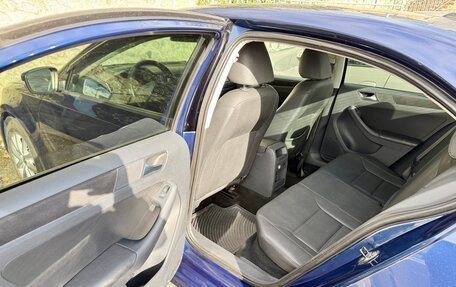 Volkswagen Jetta VI, 2011 год, 1 090 000 рублей, 14 фотография