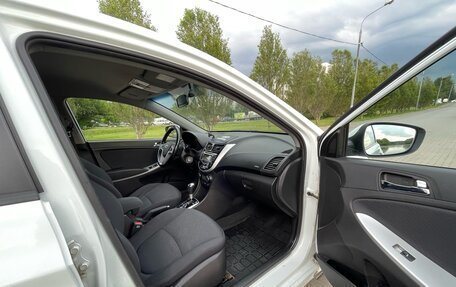 Hyundai Solaris II рестайлинг, 2013 год, 939 000 рублей, 22 фотография