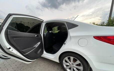 Hyundai Solaris II рестайлинг, 2013 год, 939 000 рублей, 27 фотография