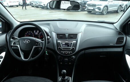 Hyundai Solaris II рестайлинг, 2015 год, 897 000 рублей, 9 фотография