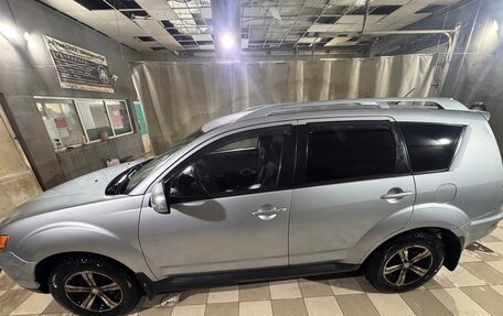 Mitsubishi Outlander III рестайлинг 3, 2010 год, 760 000 рублей, 5 фотография