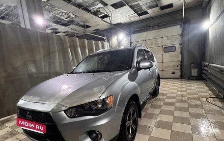 Mitsubishi Outlander III рестайлинг 3, 2010 год, 760 000 рублей, 2 фотография