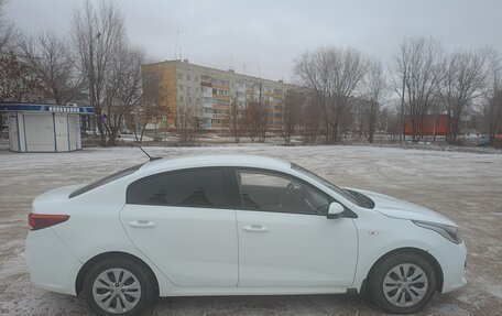 KIA Rio IV, 2020 год, 1 300 000 рублей, 2 фотография