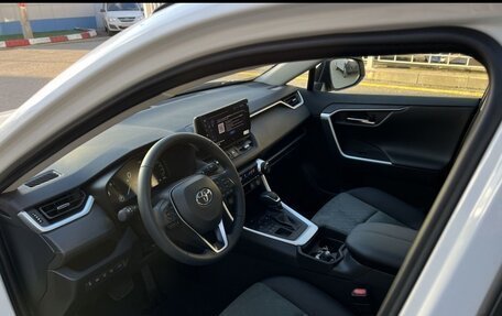 Toyota RAV4, 2025 год, 3 850 000 рублей, 4 фотография