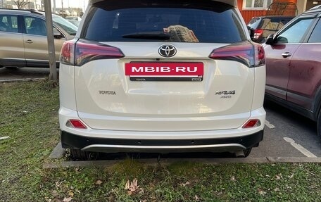 Toyota RAV4, 2018 год, 2 650 000 рублей, 4 фотография