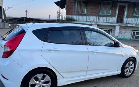 Hyundai Solaris II рестайлинг, 2015 год, 600 000 рублей, 3 фотография