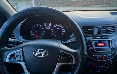 Hyundai Solaris II рестайлинг, 2015 год, 600 000 рублей, 5 фотография