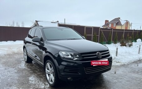 Volkswagen Touareg III, 2011 год, 2 199 999 рублей, 2 фотография