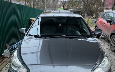 Hyundai Solaris II рестайлинг, 2012 год, 750 000 рублей, 1 фотография