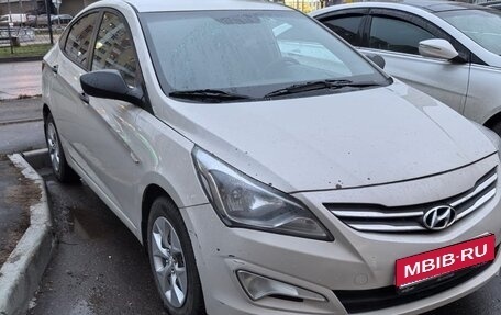 Hyundai Solaris II рестайлинг, 2015 год, 650 000 рублей, 1 фотография