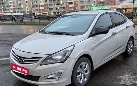 Hyundai Solaris II рестайлинг, 2015 год, 650 000 рублей, 3 фотография