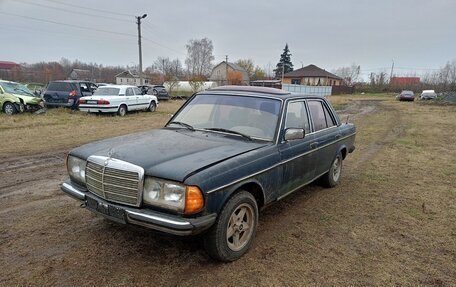 Mercedes-Benz W123, 1984 год, 80 000 рублей, 1 фотография