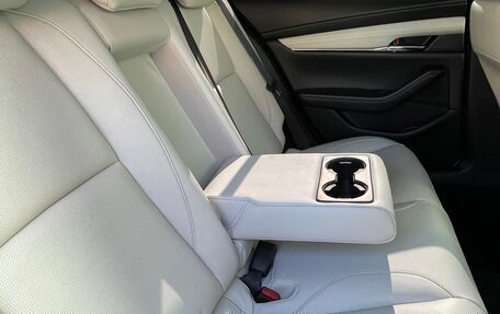 Mazda 3, 2020 год, 2 100 000 рублей, 13 фотография