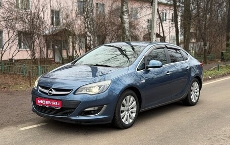 Opel Astra J, 2012 год, 660 000 рублей, 1 фотография