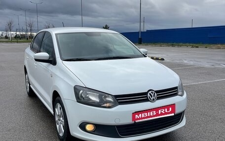 Volkswagen Polo VI (EU Market), 2015 год, 880 000 рублей, 2 фотография