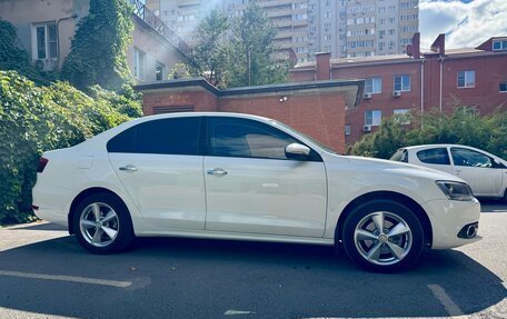 Volkswagen Jetta VI, 2013 год, 1 100 000 рублей, 2 фотография