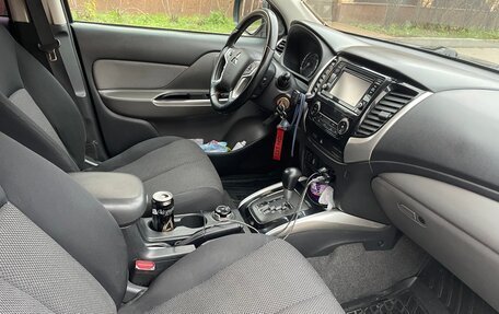 Mitsubishi L200 IV рестайлинг, 2017 год, 2 300 000 рублей, 13 фотография