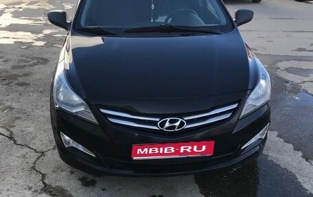 Hyundai Solaris II рестайлинг, 2014 год, 900 000 рублей, 1 фотография