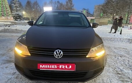 Volkswagen Jetta VI, 2014 год, 1 290 000 рублей, 2 фотография