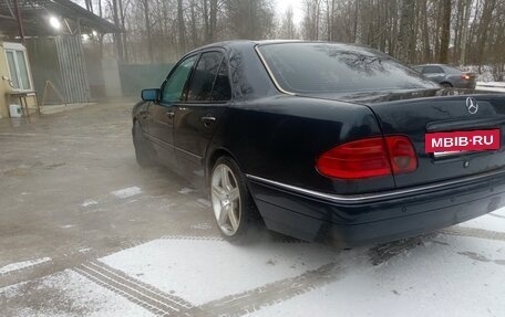 Mercedes-Benz E-Класс, 1997 год, 380 000 рублей, 5 фотография