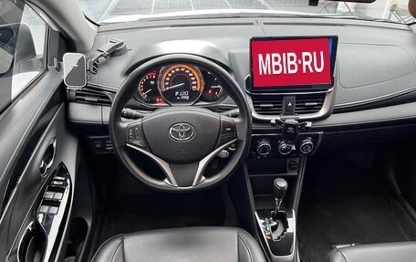 Toyota Yaris XP150 рестайлинг, 2022 год, 970 000 рублей, 10 фотография