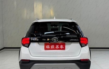 Toyota Yaris XP150 рестайлинг, 2022 год, 980 000 рублей, 5 фотография