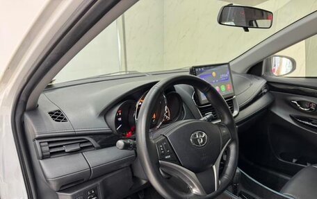 Toyota Yaris XP150 рестайлинг, 2022 год, 980 000 рублей, 9 фотография