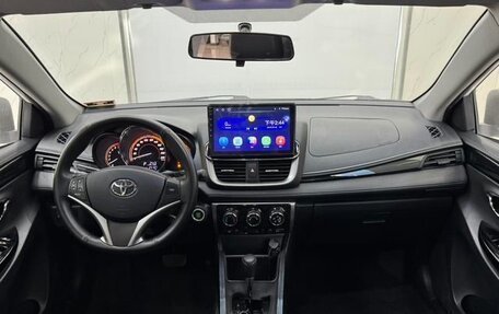 Toyota Yaris XP150 рестайлинг, 2022 год, 980 000 рублей, 10 фотография