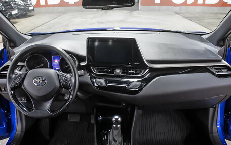 Toyota C-HR I рестайлинг, 2019 год, 2 298 000 рублей, 14 фотография