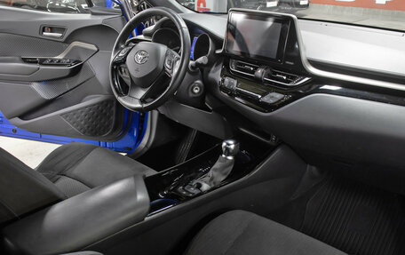 Toyota C-HR I рестайлинг, 2019 год, 2 298 000 рублей, 11 фотография