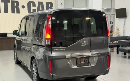 Honda Stepwgn IV, 2018 год, 1 870 000 рублей, 3 фотография