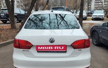 Volkswagen Jetta VI, 2013 год, 1 340 000 рублей, 2 фотография