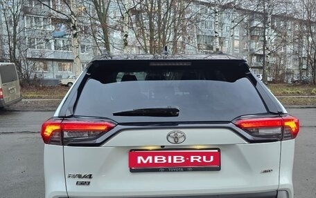 Toyota RAV4, 2021 год, 3 550 000 рублей, 3 фотография