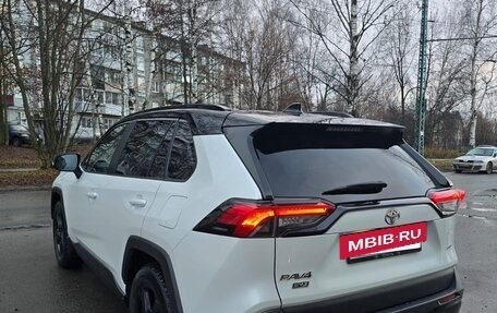 Toyota RAV4, 2021 год, 3 550 000 рублей, 2 фотография
