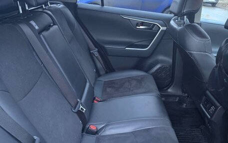 Toyota RAV4, 2021 год, 3 550 000 рублей, 9 фотография