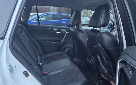 Toyota RAV4, 2021 год, 3 550 000 рублей, 10 фотография