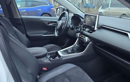 Toyota RAV4, 2021 год, 3 550 000 рублей, 11 фотография