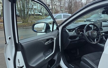 Toyota RAV4, 2021 год, 3 550 000 рублей, 12 фотография