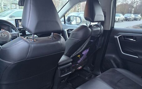 Toyota RAV4, 2021 год, 3 550 000 рублей, 15 фотография