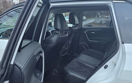 Toyota RAV4, 2021 год, 3 550 000 рублей, 14 фотография