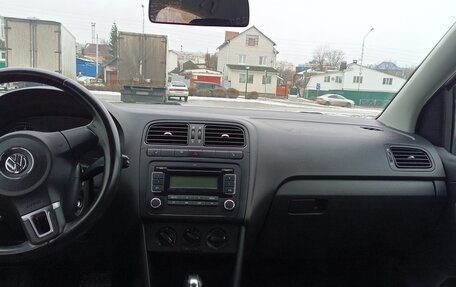 Volkswagen Polo VI (EU Market), 2011 год, 700 000 рублей, 15 фотография